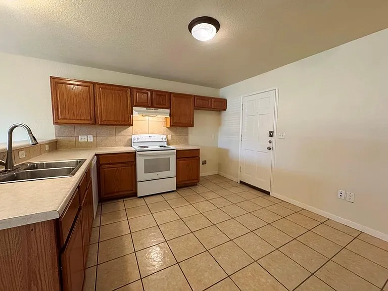 7309 Ritchie Dr — Photo 12
