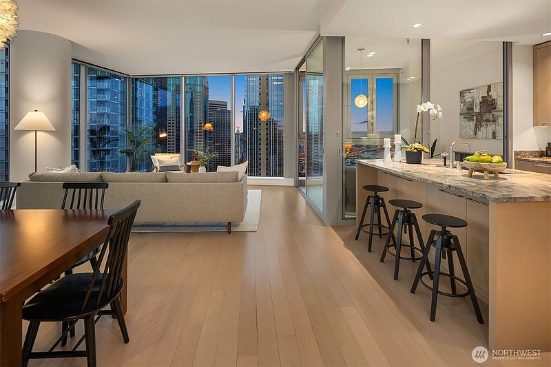 4th image of 1521 2nd Avenue #3102