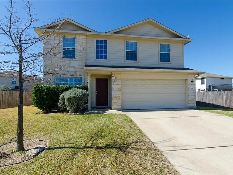 915 Churchill Farms Dr — Photo 1