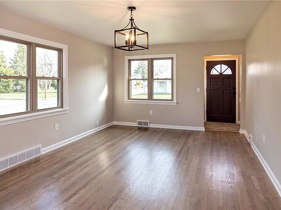 4th image of 2904 Emerson Ave