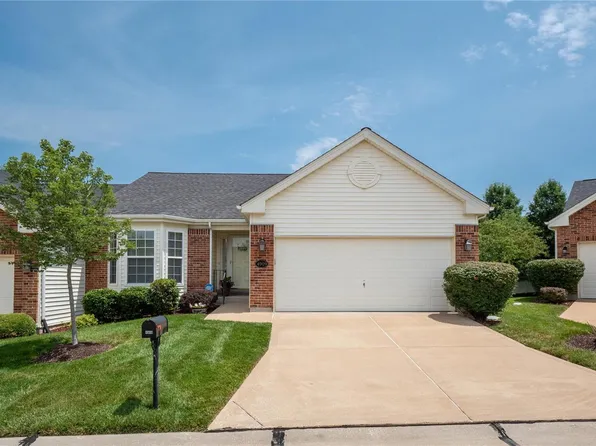 4909 Montford Dr, Saint Louis, MO 63128