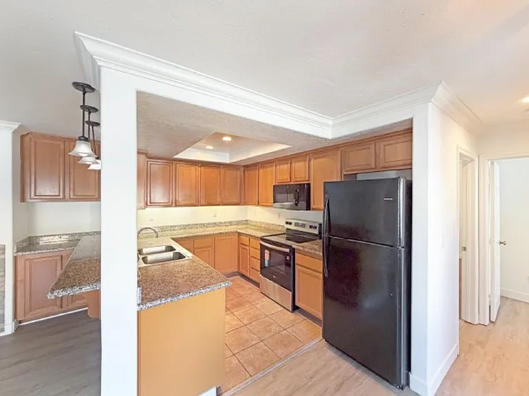 4230 48th St #6 — Photo 3