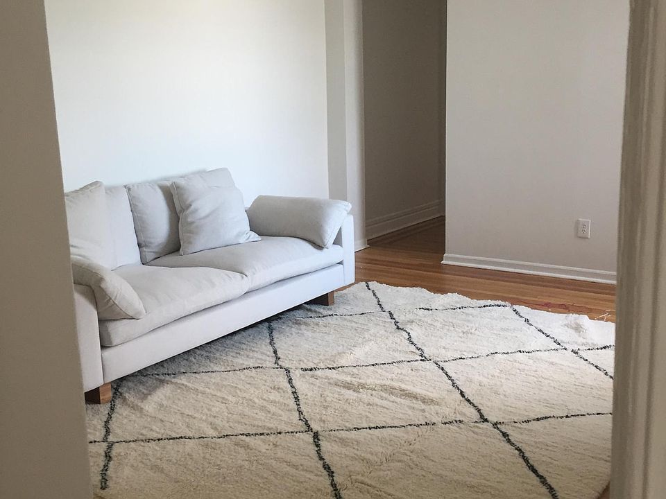 Spacious living room