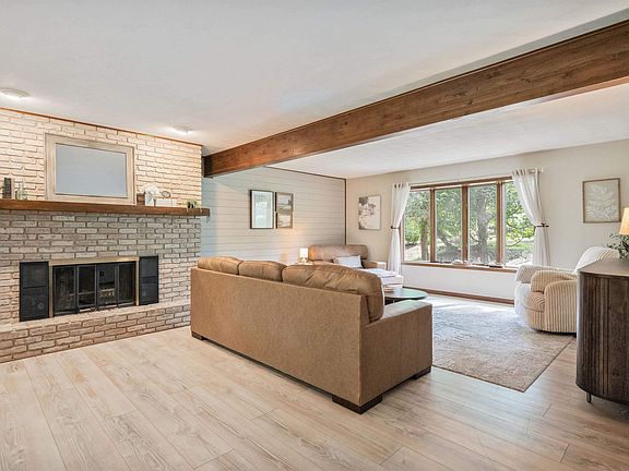 5th image of 3306 Walton Way