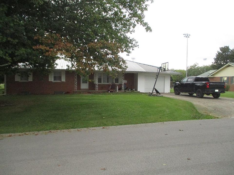 1st image of 121 Country Ln