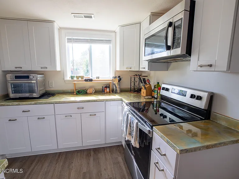 204 Doris Ave E — Photo 5