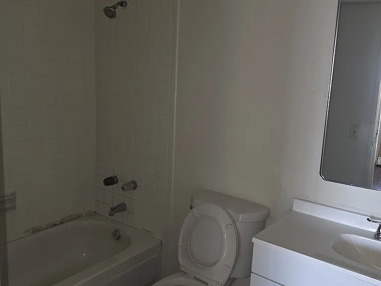 2512 Carroll St — Photo 4