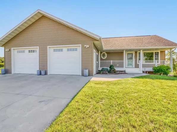 121 8th St SE, Pelican Rapids, MN 56572
