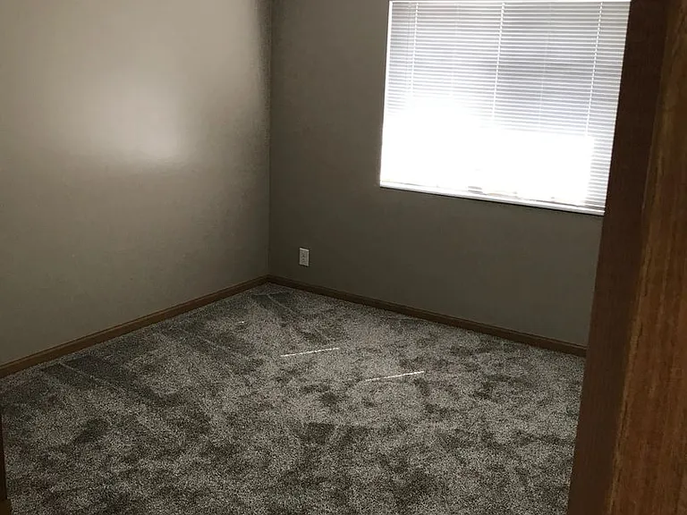 Deer Park Apartments — Photo 28