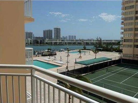 4th image of 18061 Biscayne Blvd APT 401-2