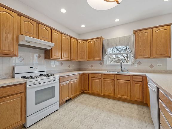 5th image of 24463 Tufton St
