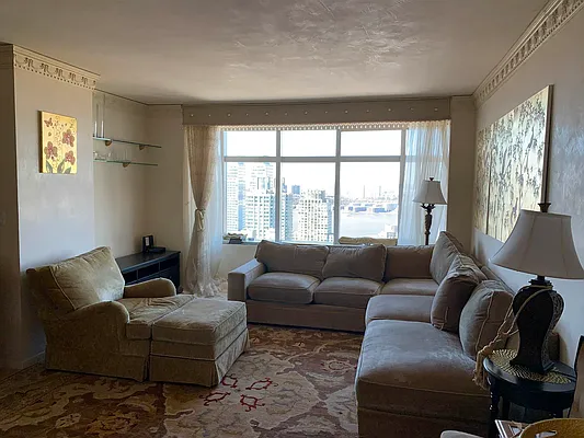 Rented by Compass | media 21