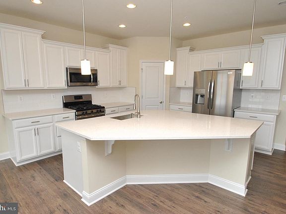 5th image of 1127 Fitzhugh Dr