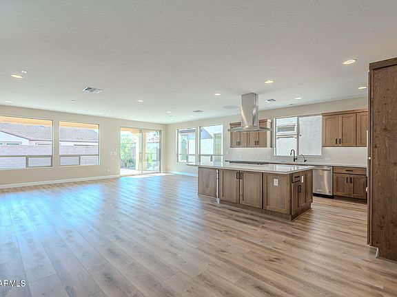 5th image of 389 E BRACCIANO Avenue