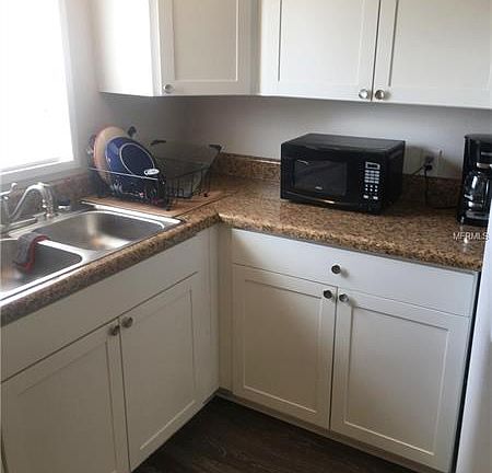 4th image of 431 Lazy Lake Dr W