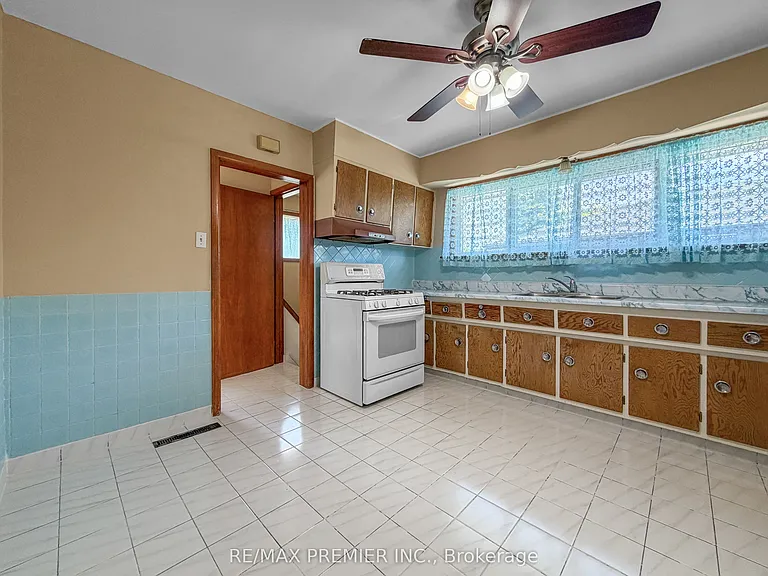 610 Woodward Ave #MAIN — Photo 2