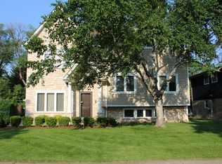 711 Hatlen Ave, Mount Prospect, IL 60056