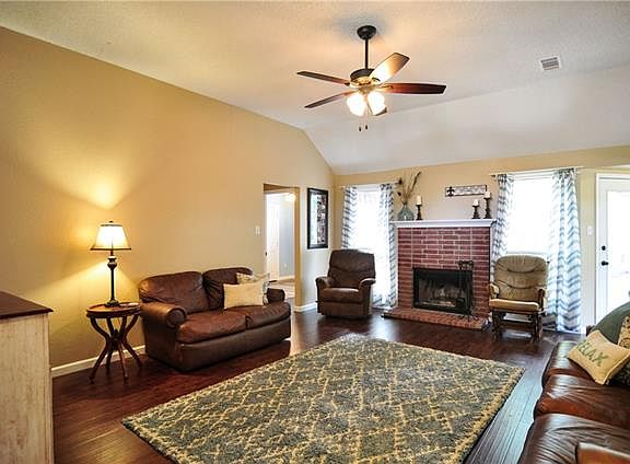 3rd image of 1415 Pecan Creek Dr