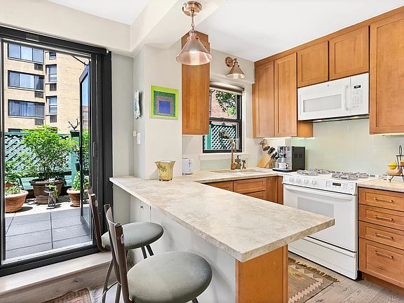 3rd image of 210 E 36th St APT 11C