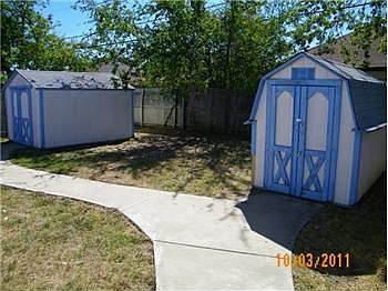 2nd image of 924 Ashmount Ln
