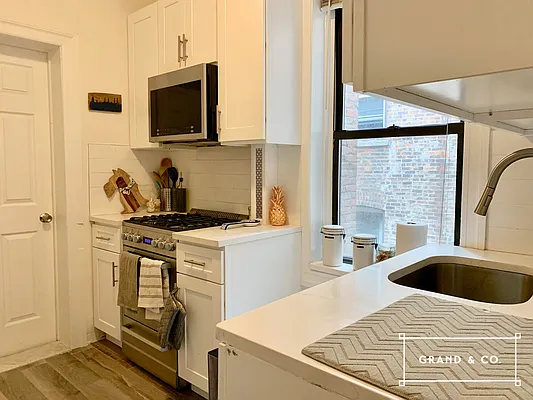 Rented by Grand & Co. | media 8