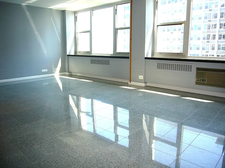 4250 N Marine Dr #22 — Photo 3