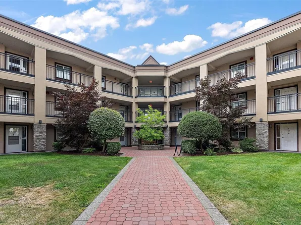 3969 Shelbourne St #212, Saanich, BC V8N 6J5