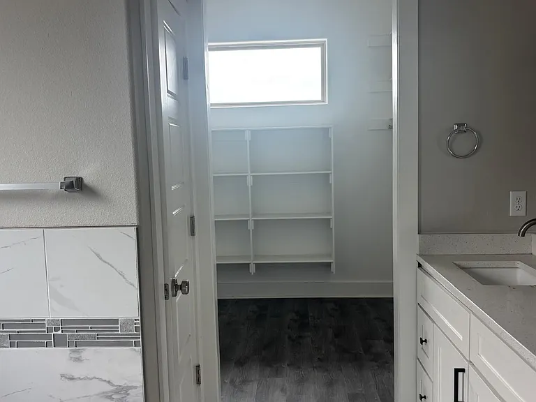1900 SW Nottingham Ave — Photo 4