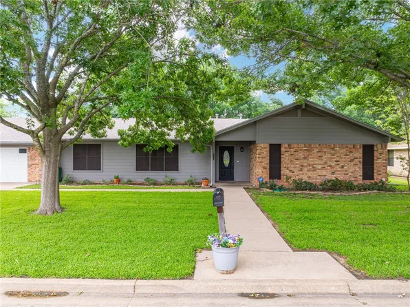 1506 Jane Ln, West, TX 76691