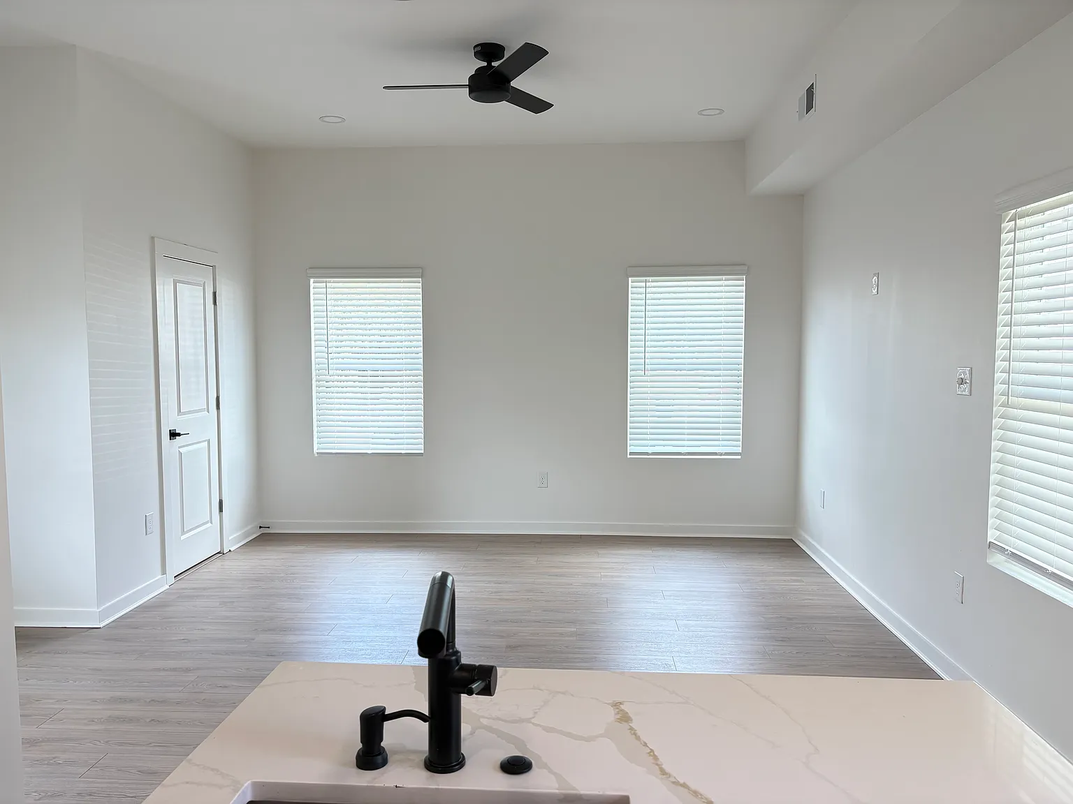 3 bed, 1.5 bath, 1800 sqft, $2,100 — Photo 3