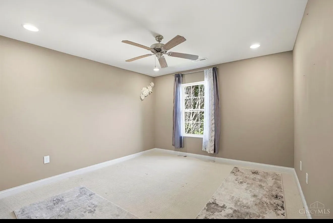4 bed, 3918 sqft, $4,500 — Photo 2