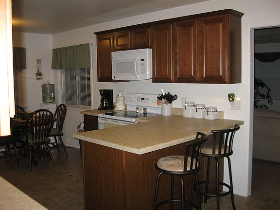 4th image of 314 W Wyandotte Ave