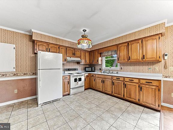 5th image of 4060 Mount Rd