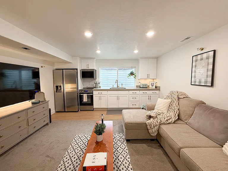 1802 W Drake Ln — Photo 24