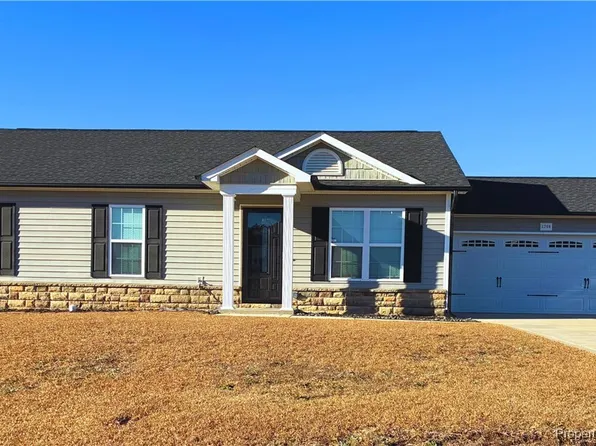 1208 Piper Ct, Hope Mills, NC 28348