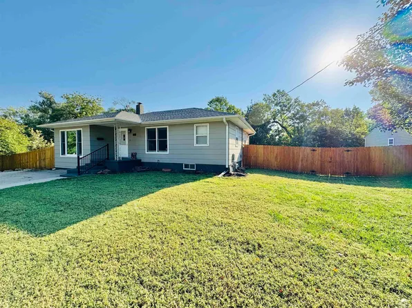 716 A St, Clay Center, KS 67432
