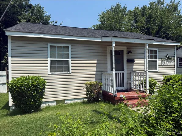 39 Walnut Ln, Petersburg, VA 23803