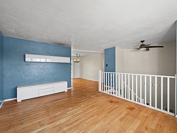 3rd image of 603 Cararra Dr