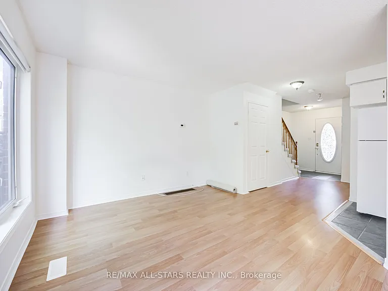 51 Playfair Rd — Photo 12