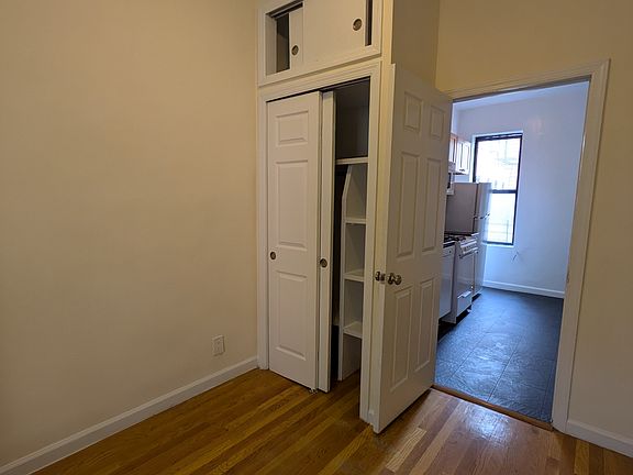 5th image of 220 E 78th St APT 16