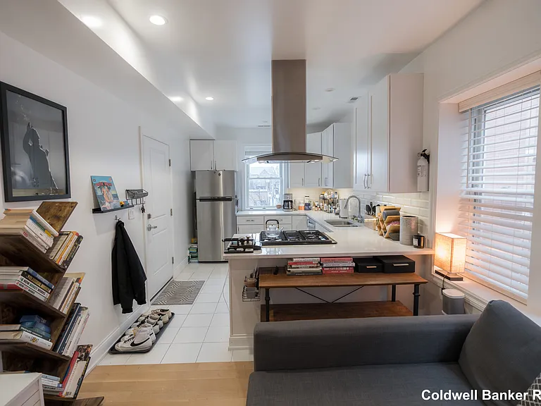2345 W Irving Park Rd #3S — Photo 5