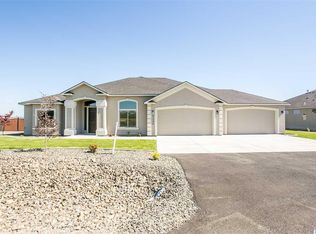14319 S Grandview Ln, Kennewick, WA 99338