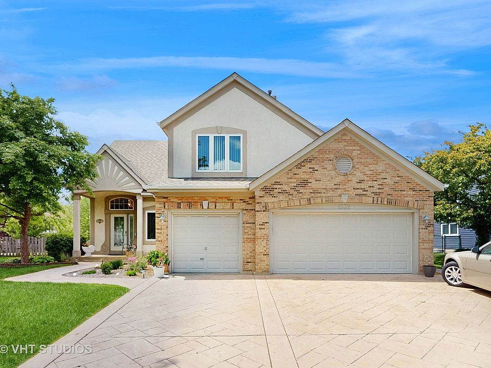 2nd image of 1332 Beacon Ln