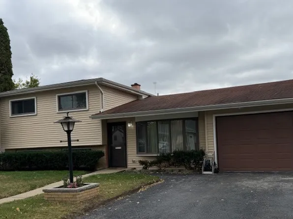 2713 Varonen Ave, Waukegan, IL 60087