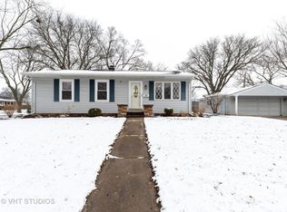 208 Bernard Dr, Buffalo Grove, IL 60089