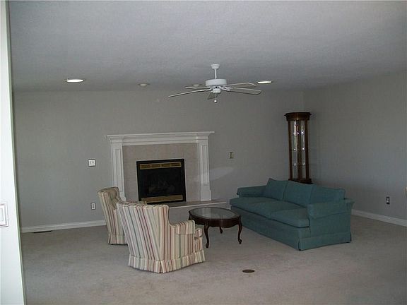 4th image of 25 Cambria Dr