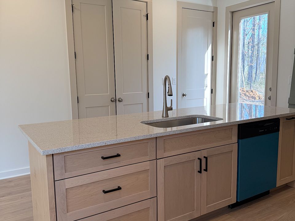 1st image of 104 Azalea Dr #104