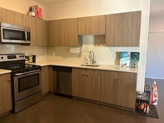 5th image of 361 Newark Ave APT 403
