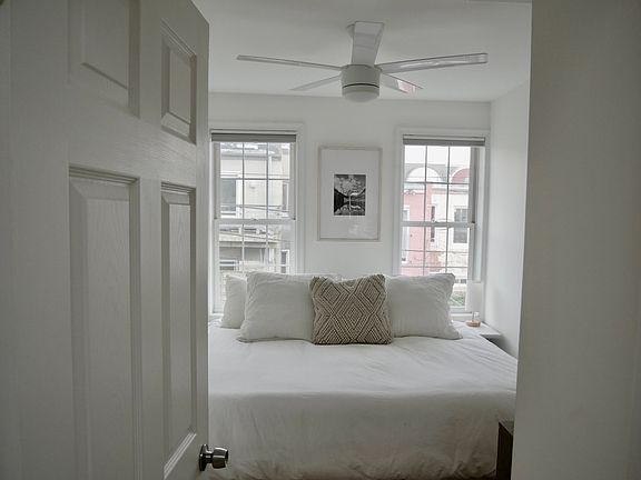 5th image of 330 Oakdale Pl NW