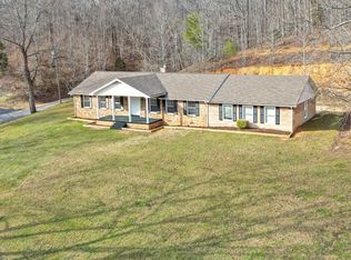 409 Rustling Oaks Dr, Waverly, TN 37185